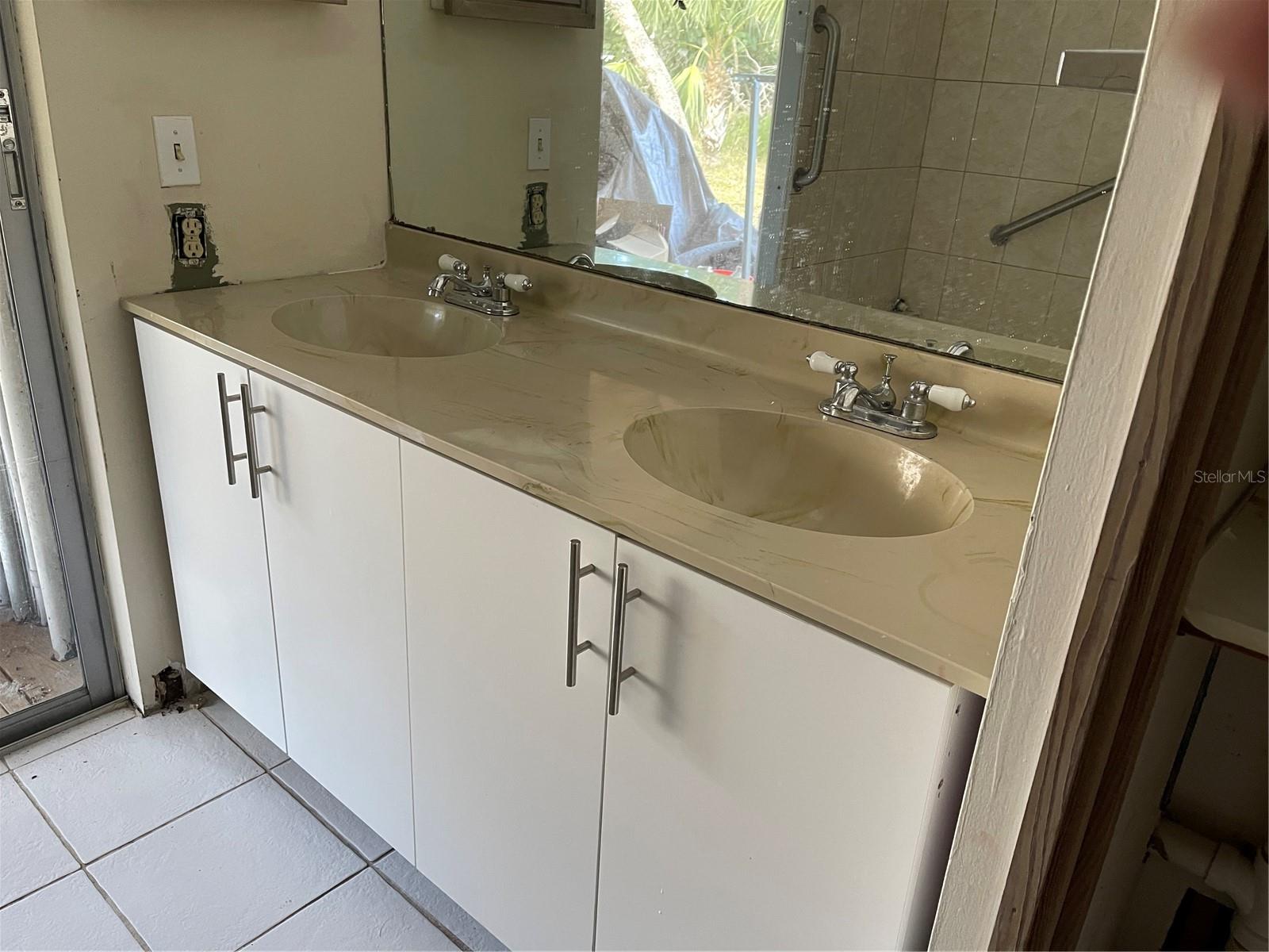 SARASOTA BEACH - Residential