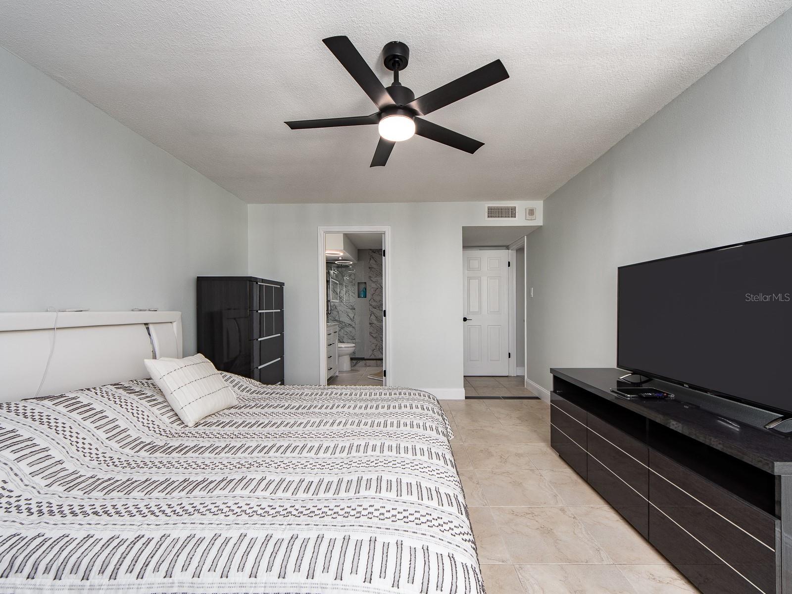 DIAMOND ISLE CONDO - Residential Lease