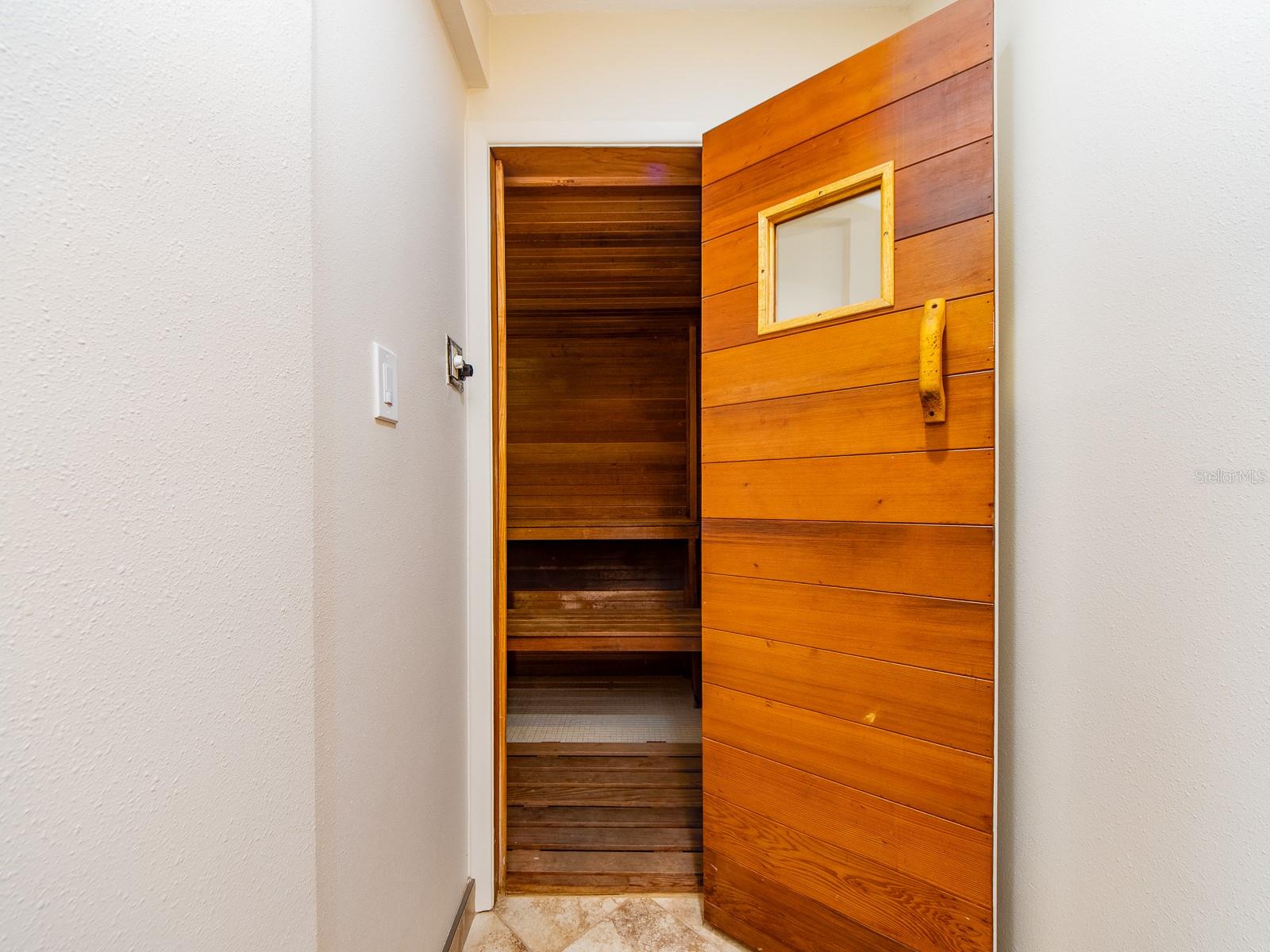 DIAMOND ISLE CONDO - Residential Lease