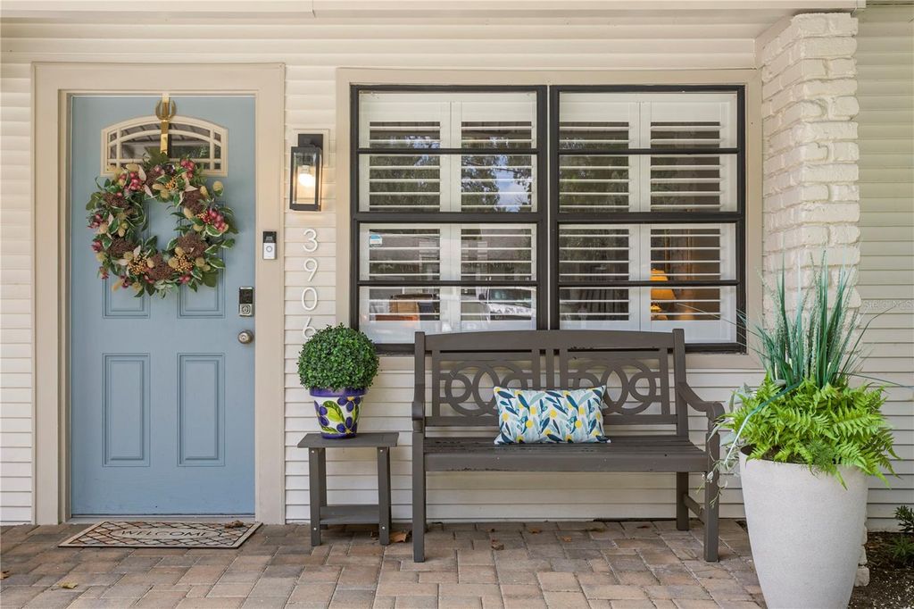 Photo of 3906 W Vasconia Street, Tampa, FL 33629 (MLS # TB8424672)