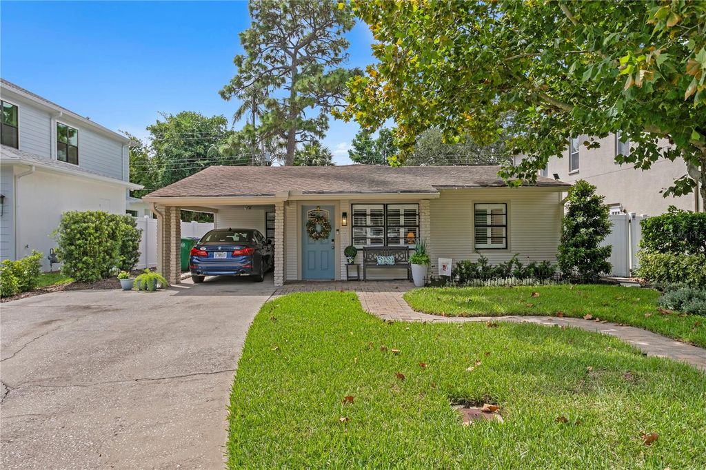 Photo of 3906 W Vasconia Street, Tampa, FL 33629 (MLS # TB8424672)