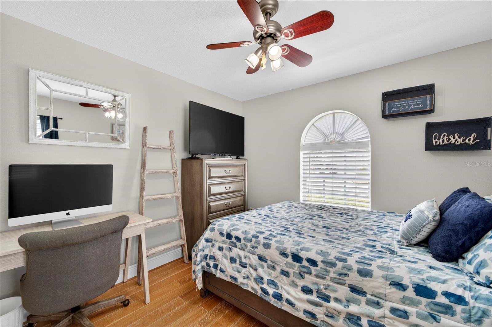 INDIAN LAKES - Residential