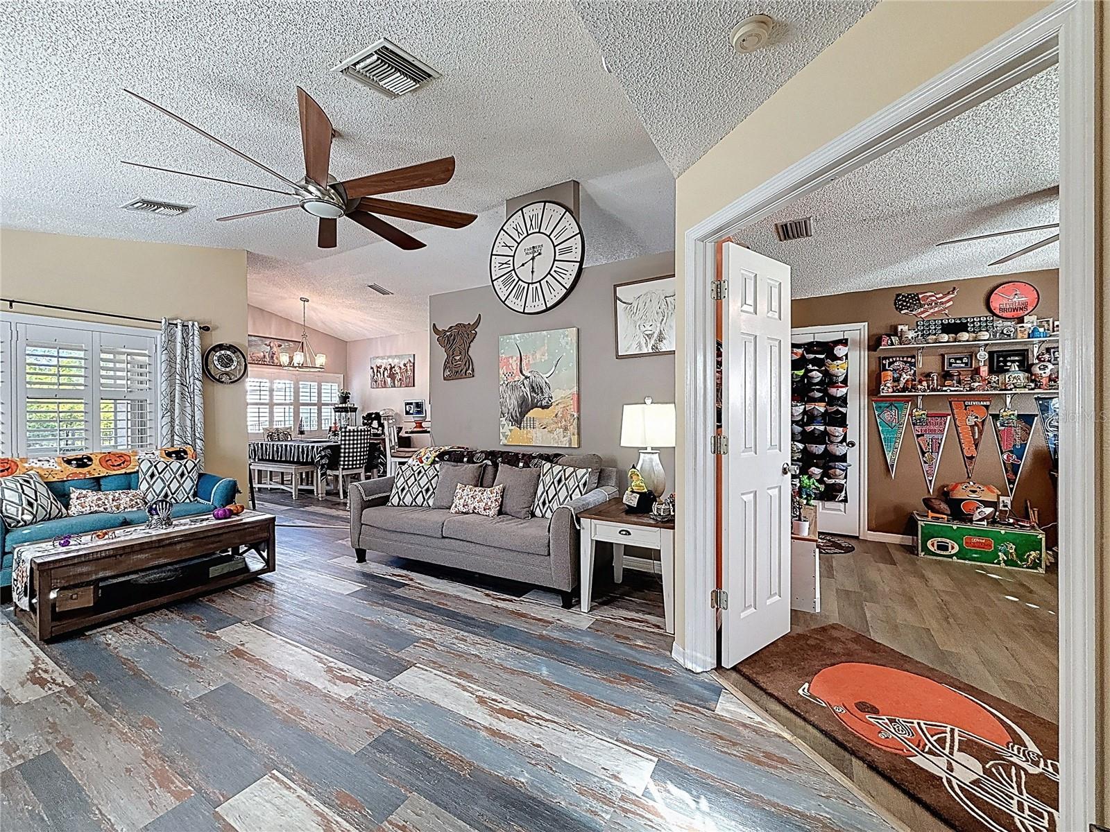 ORCHID LAKE WEST - Residential