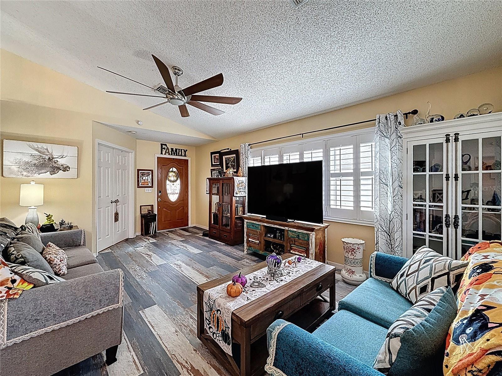 ORCHID LAKE WEST - Residential