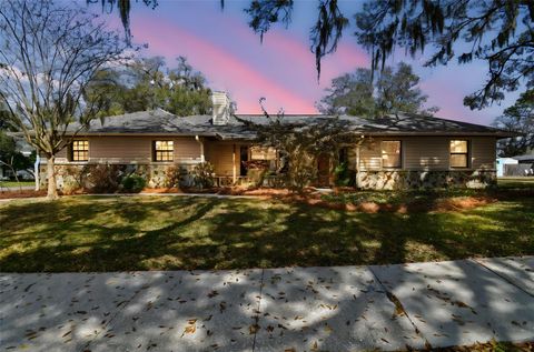 Photo of 1509 Teakwood Drive, Plant City, FL 33563 (MLS # TB8479036)