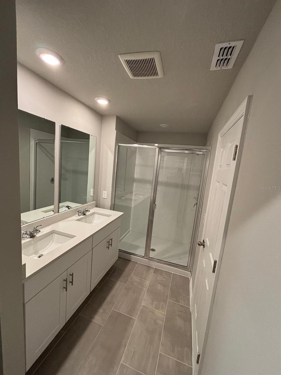 UNION SQUARE - Residential Lease