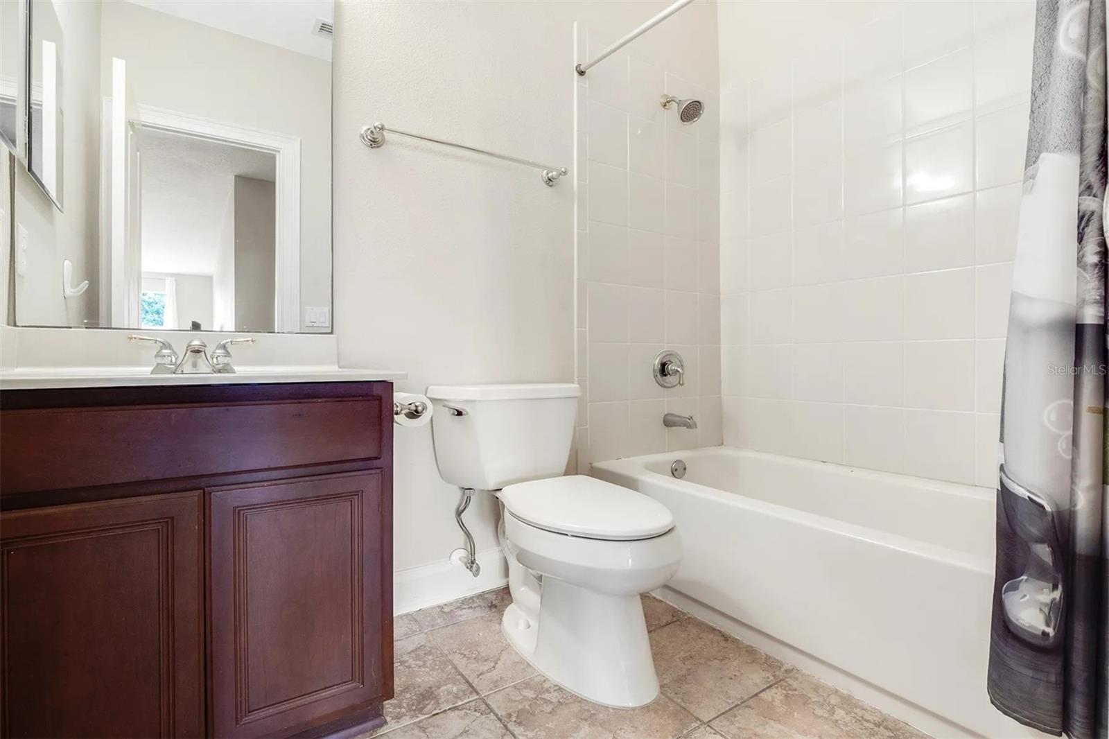 HEATHROW COUNTRY ESTATE - Residential