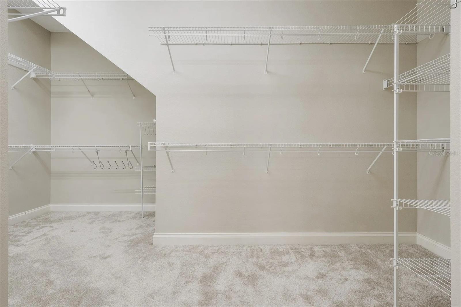 HEATHROW COUNTRY ESTATE - Residential