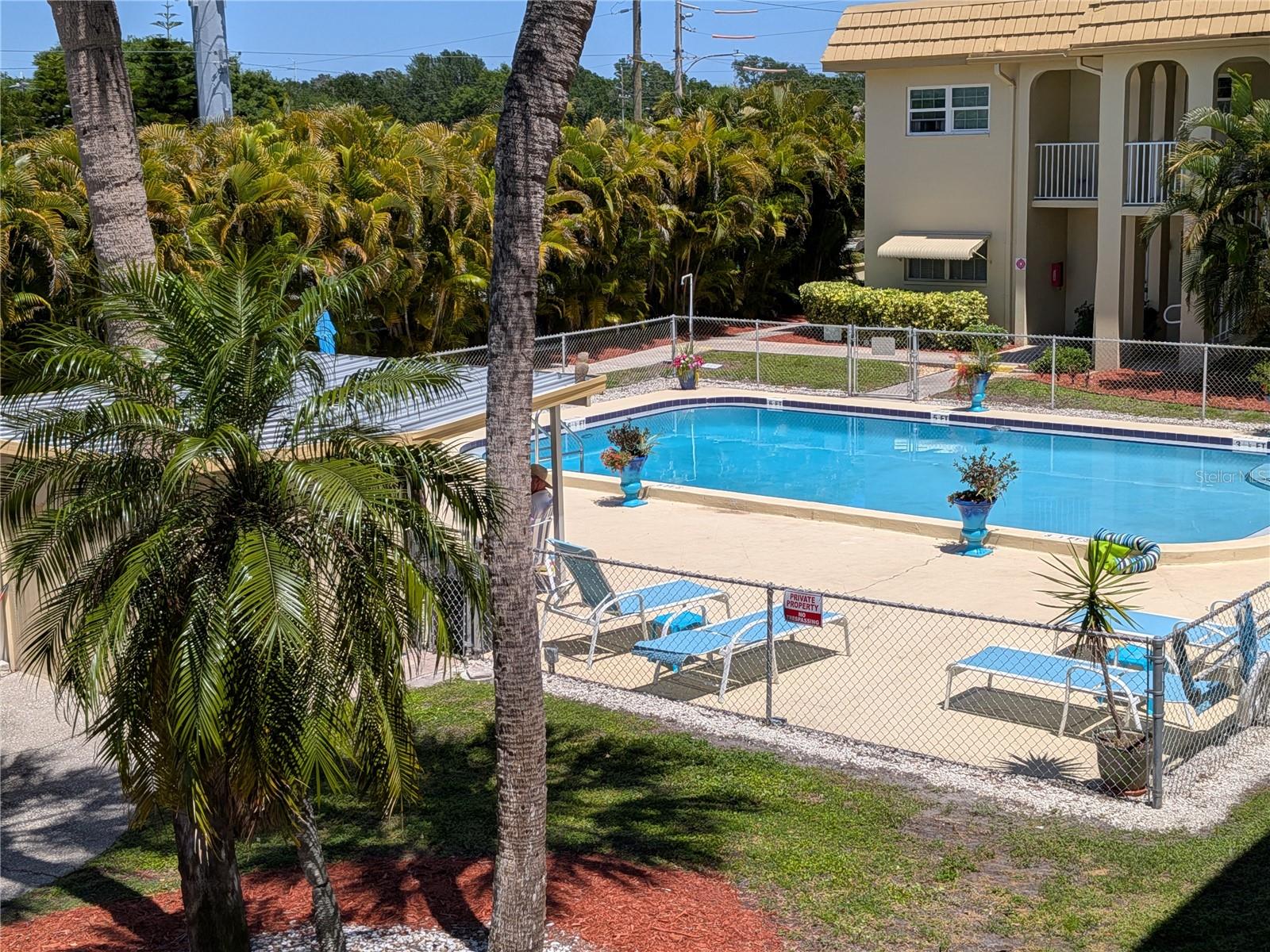 CHALET-ON-THE-LAKE CONDO - Residential