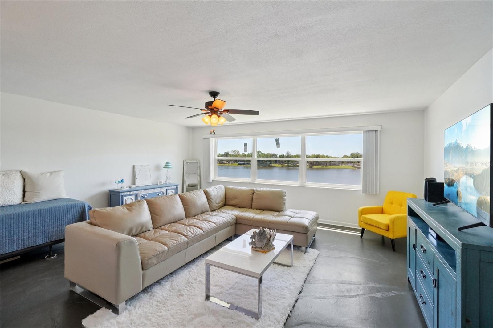 CHALET-ON-THE-LAKE CONDO - Residential