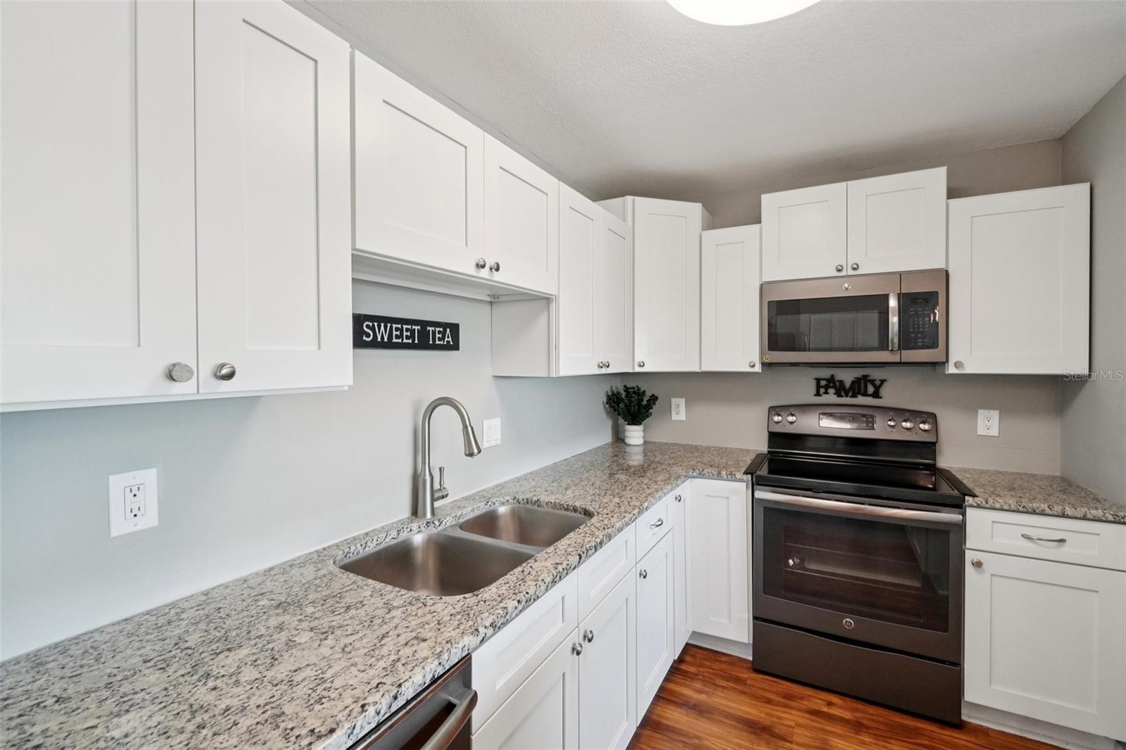 CHALET-ON-THE-LAKE CONDO - Residential