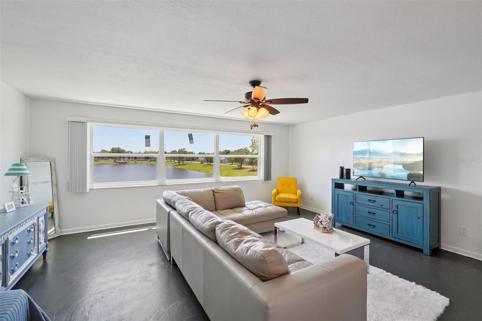 CHALET-ON-THE-LAKE CONDO - Residential