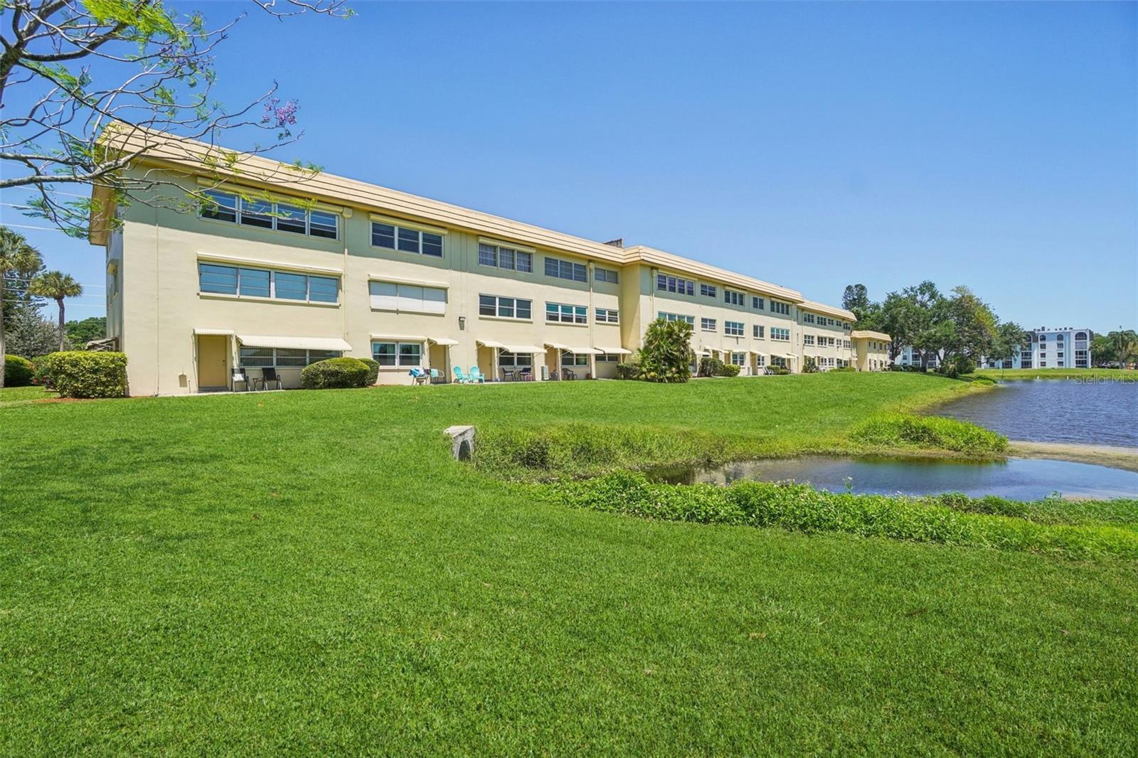 CHALET-ON-THE-LAKE CONDO - Residential