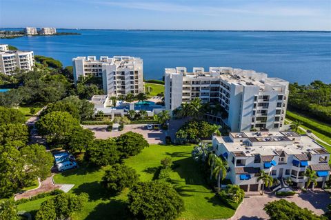 A home in LONGBOAT KEY