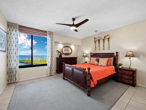 A home in LONGBOAT KEY