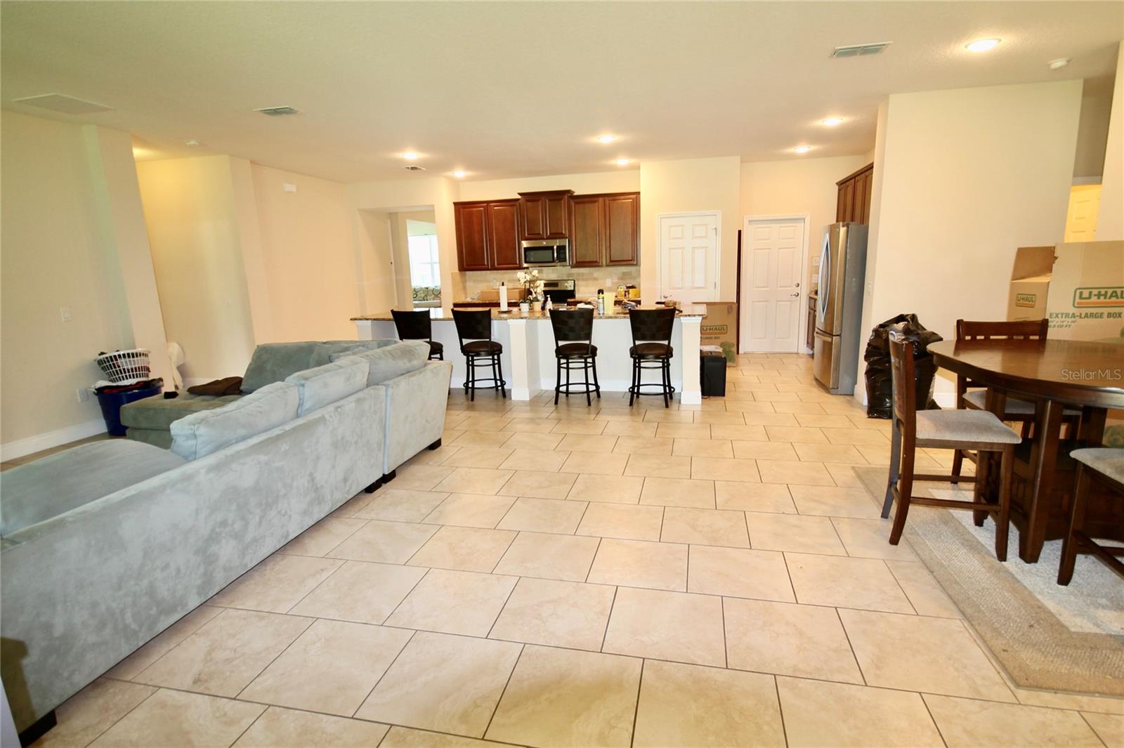 1073 CAVAN DRIVE - Photo 4