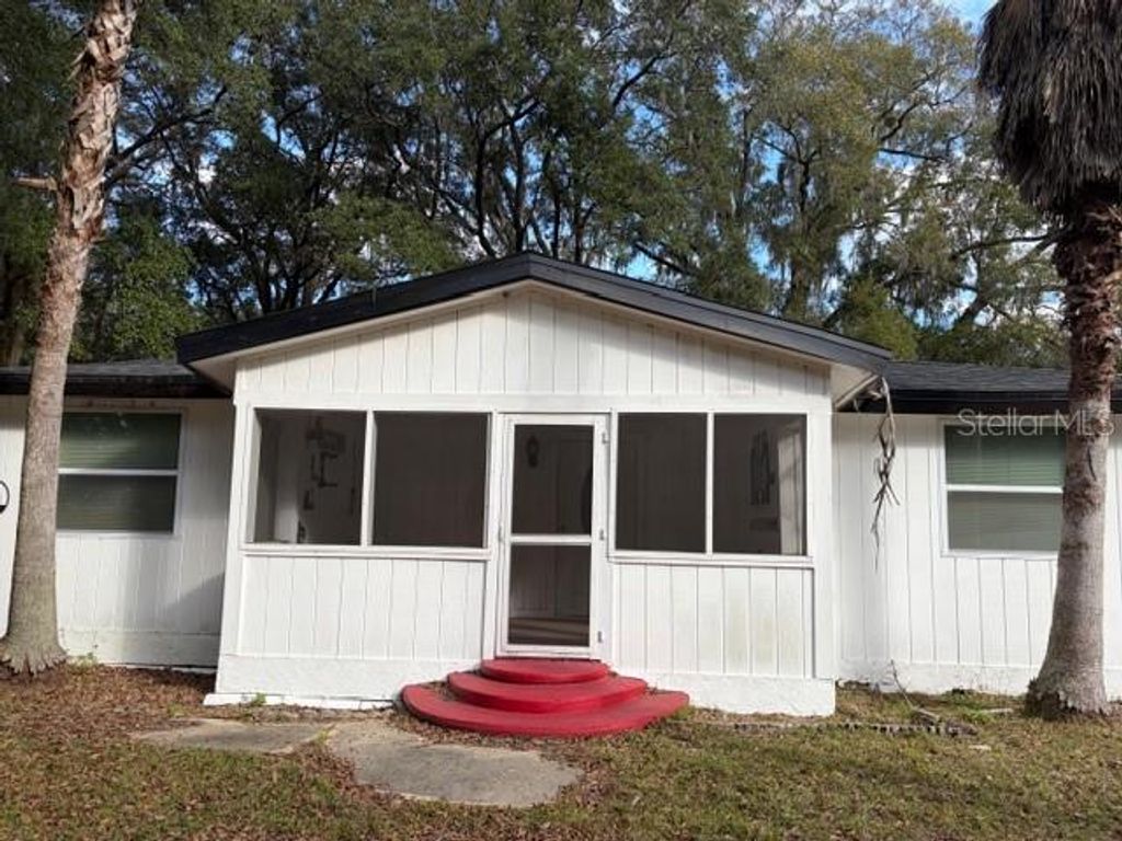 Photo of 6419 SE 215th Street, Hawthorne, FL 32640 (MLS # TB8510003)