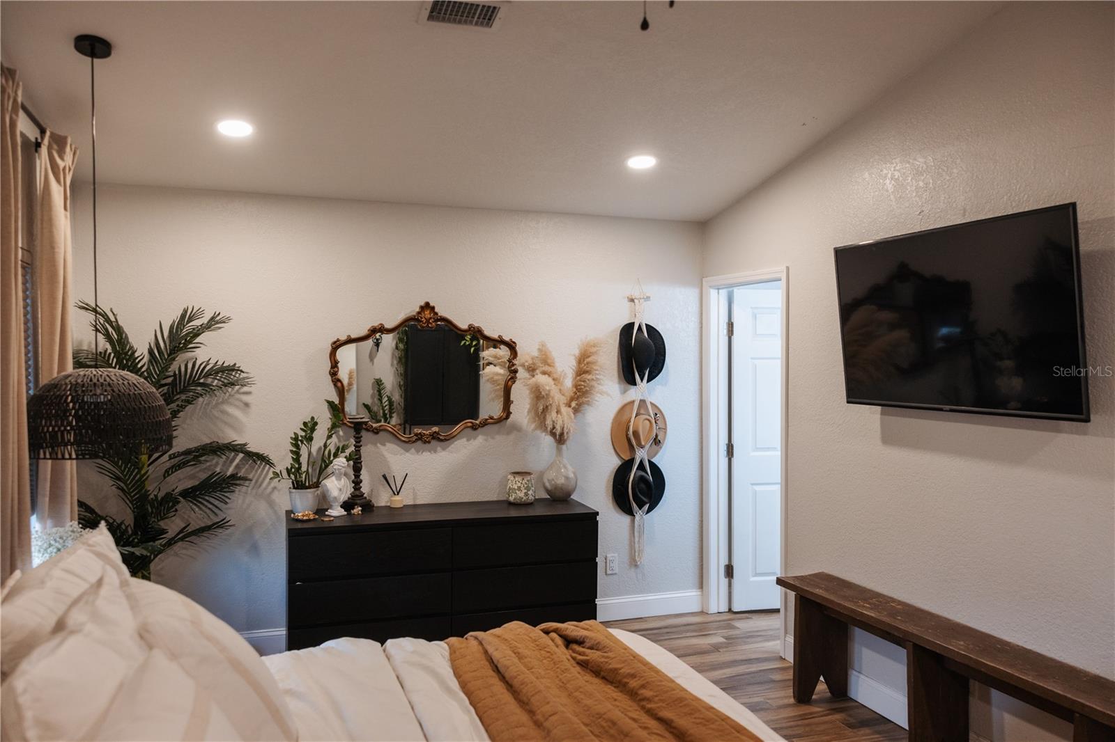 INTERBAY - Residential