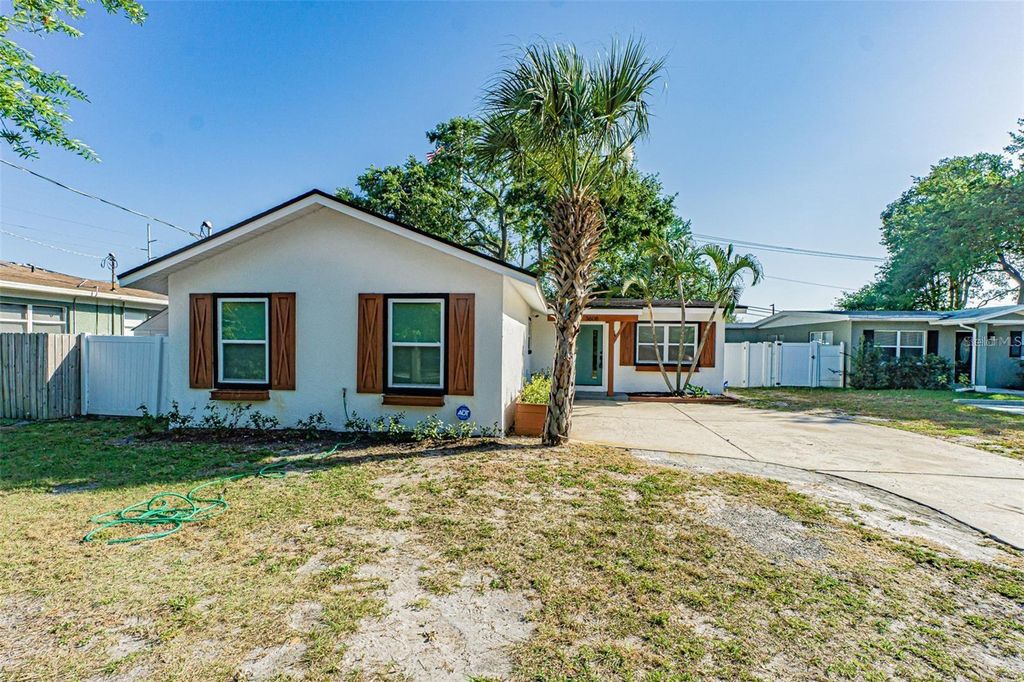 Photo of 3608 W Oklahoma Avenue, Tampa, FL 33611 (MLS # TB8452273)