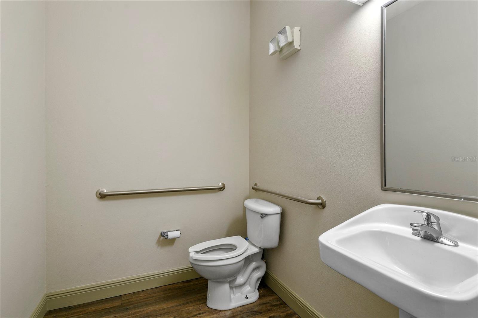 1189 CONDO - Commercial Lease