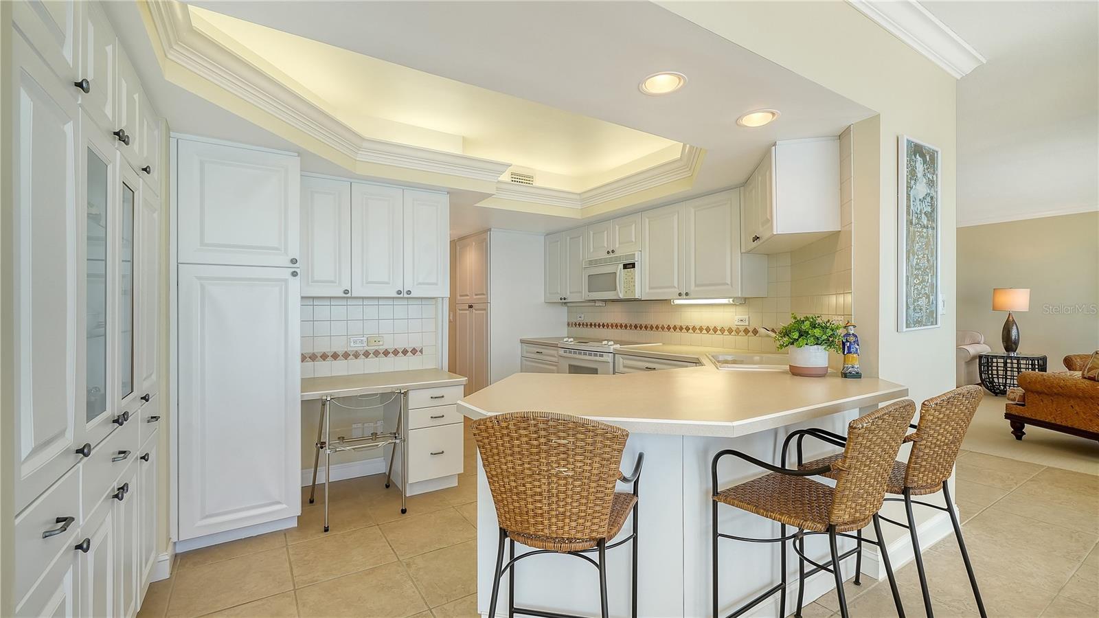 LONGBOAT KEY TOWERS - Residential