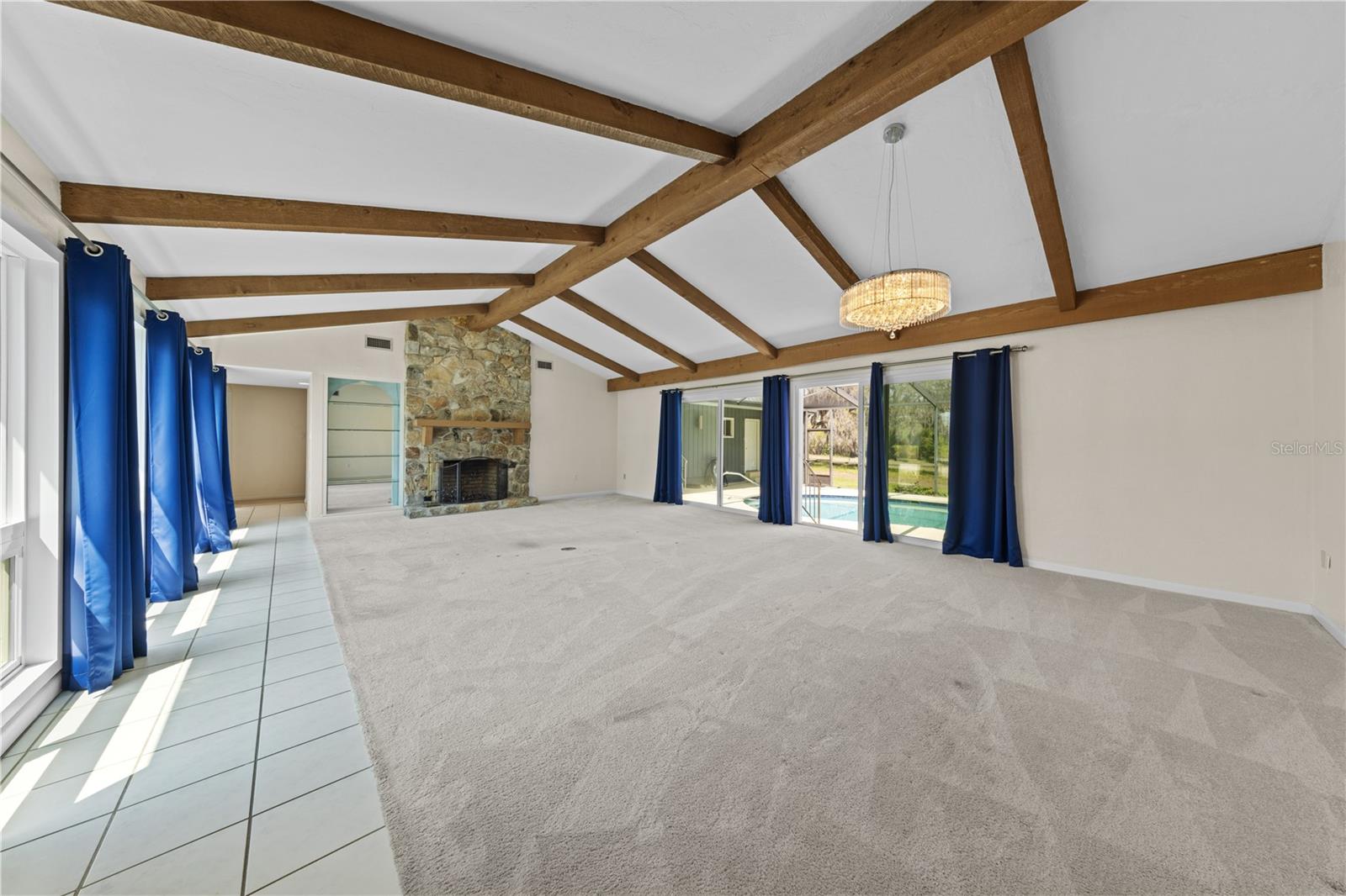 ARROWHEAD LAKE - Residential