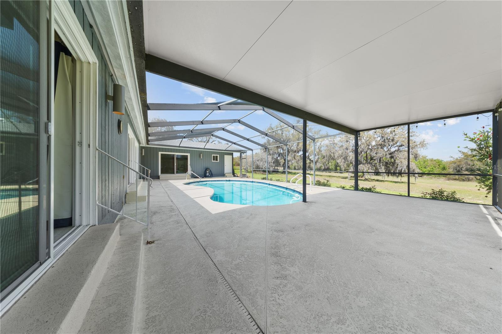 ARROWHEAD LAKE - Residential