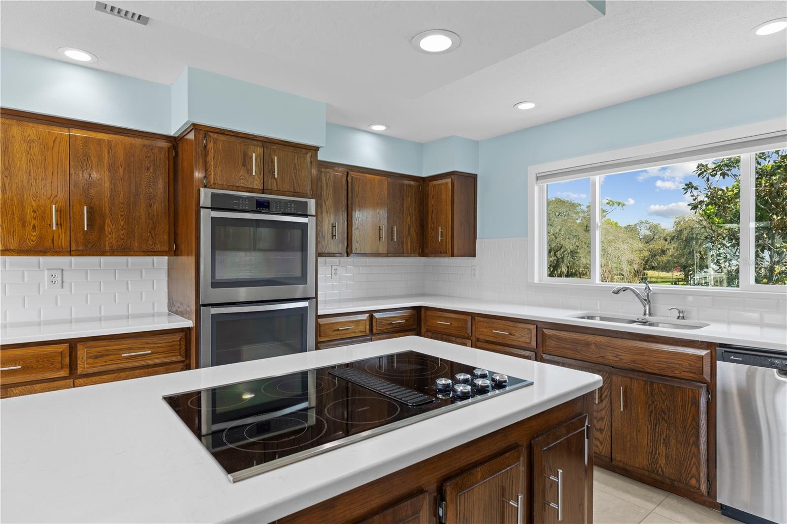 ARROWHEAD LAKE - Residential