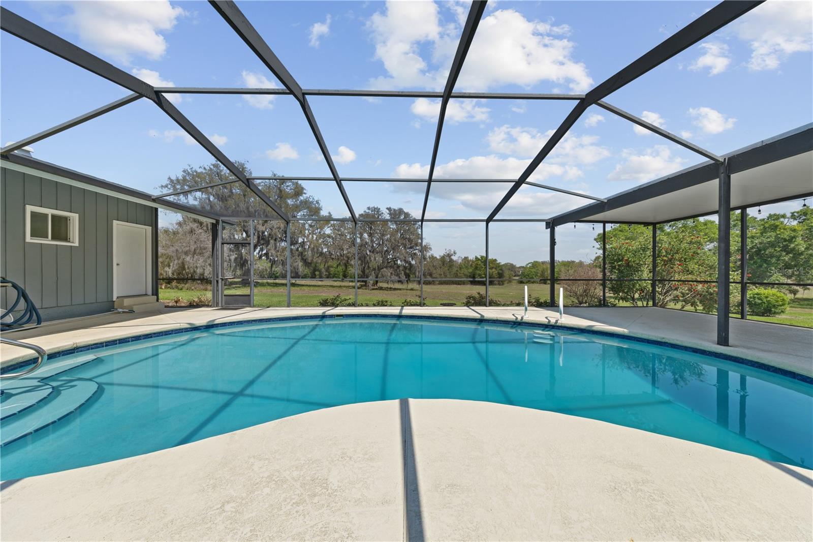 ARROWHEAD LAKE - Residential