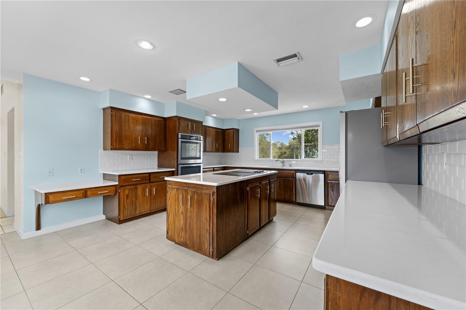 ARROWHEAD LAKE - Residential