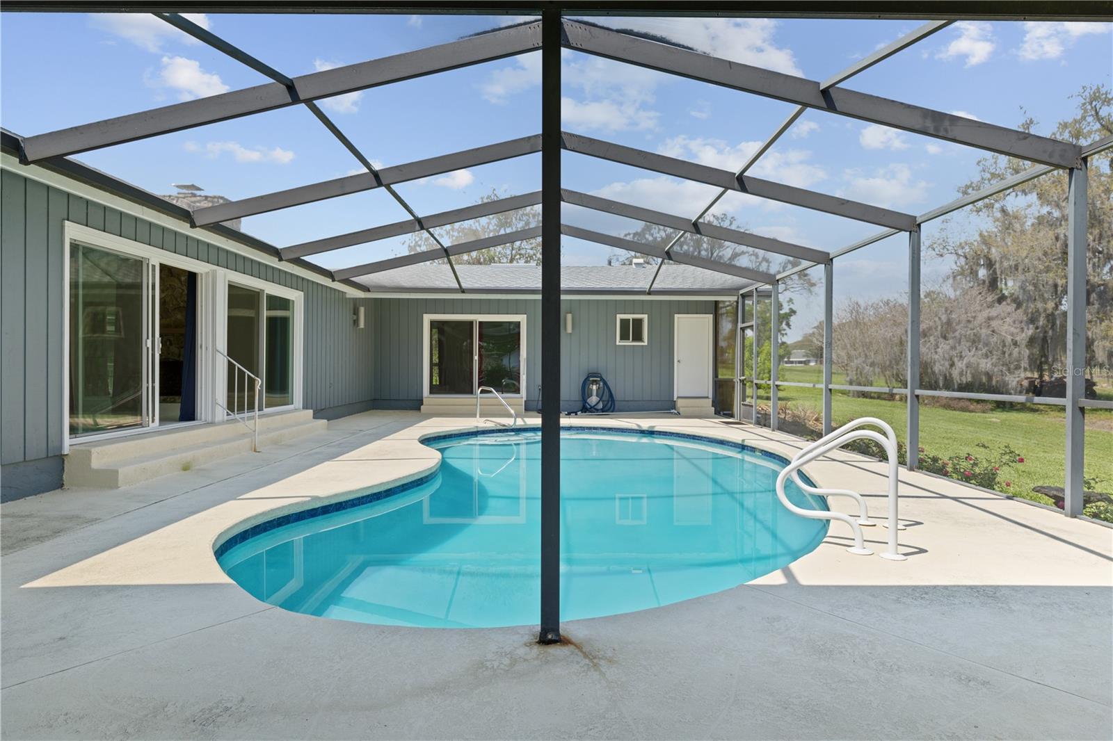 ARROWHEAD LAKE - Residential