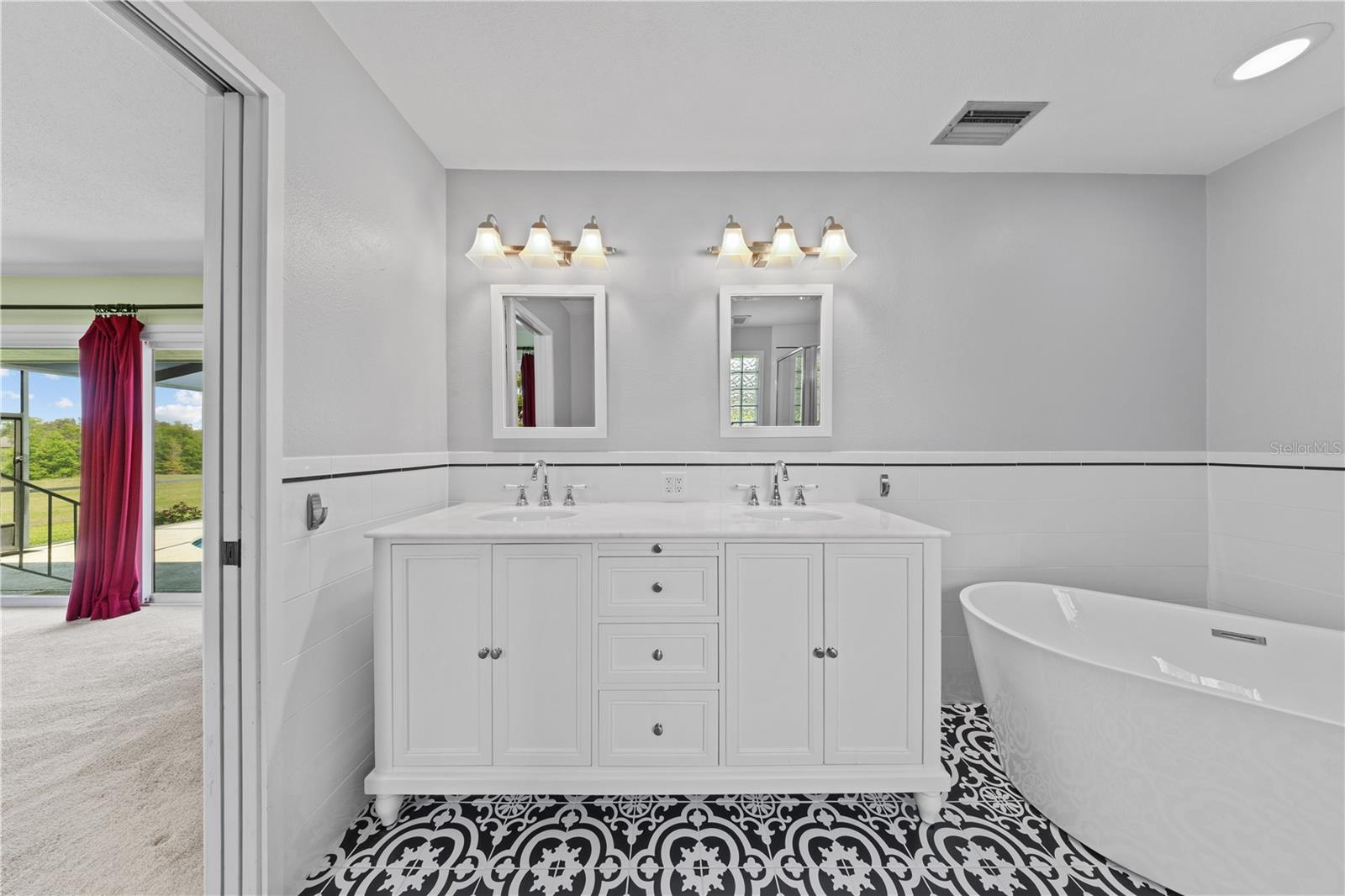 ARROWHEAD LAKE - Residential