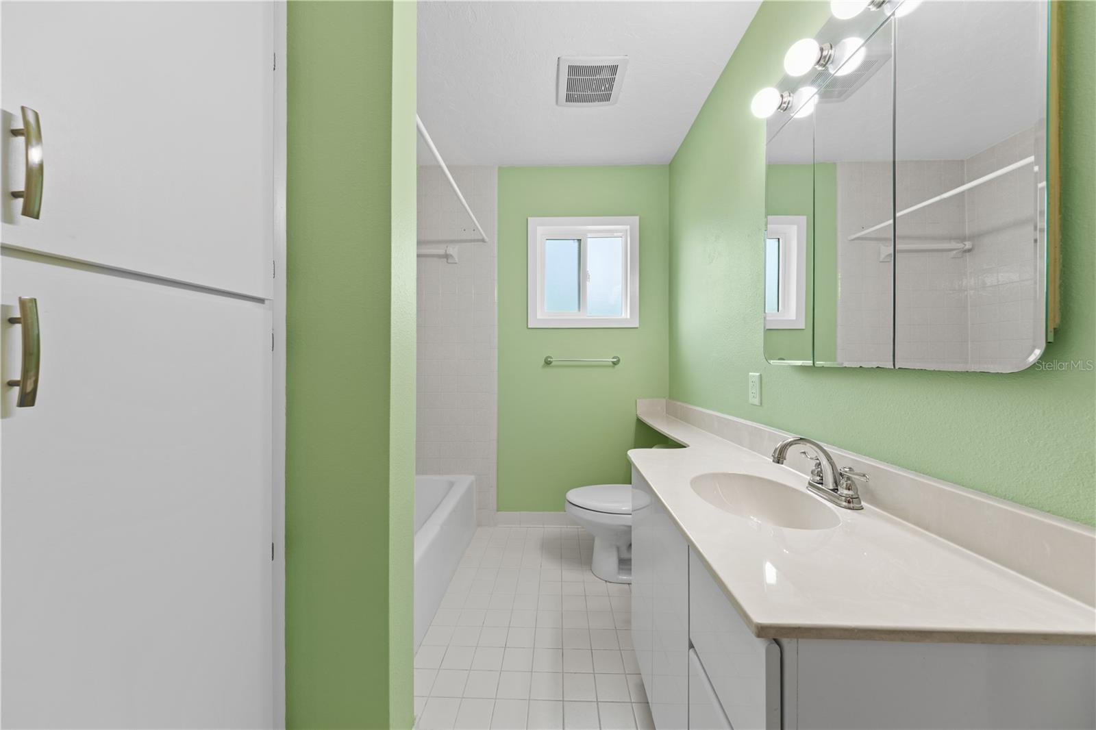 ARROWHEAD LAKE - Residential