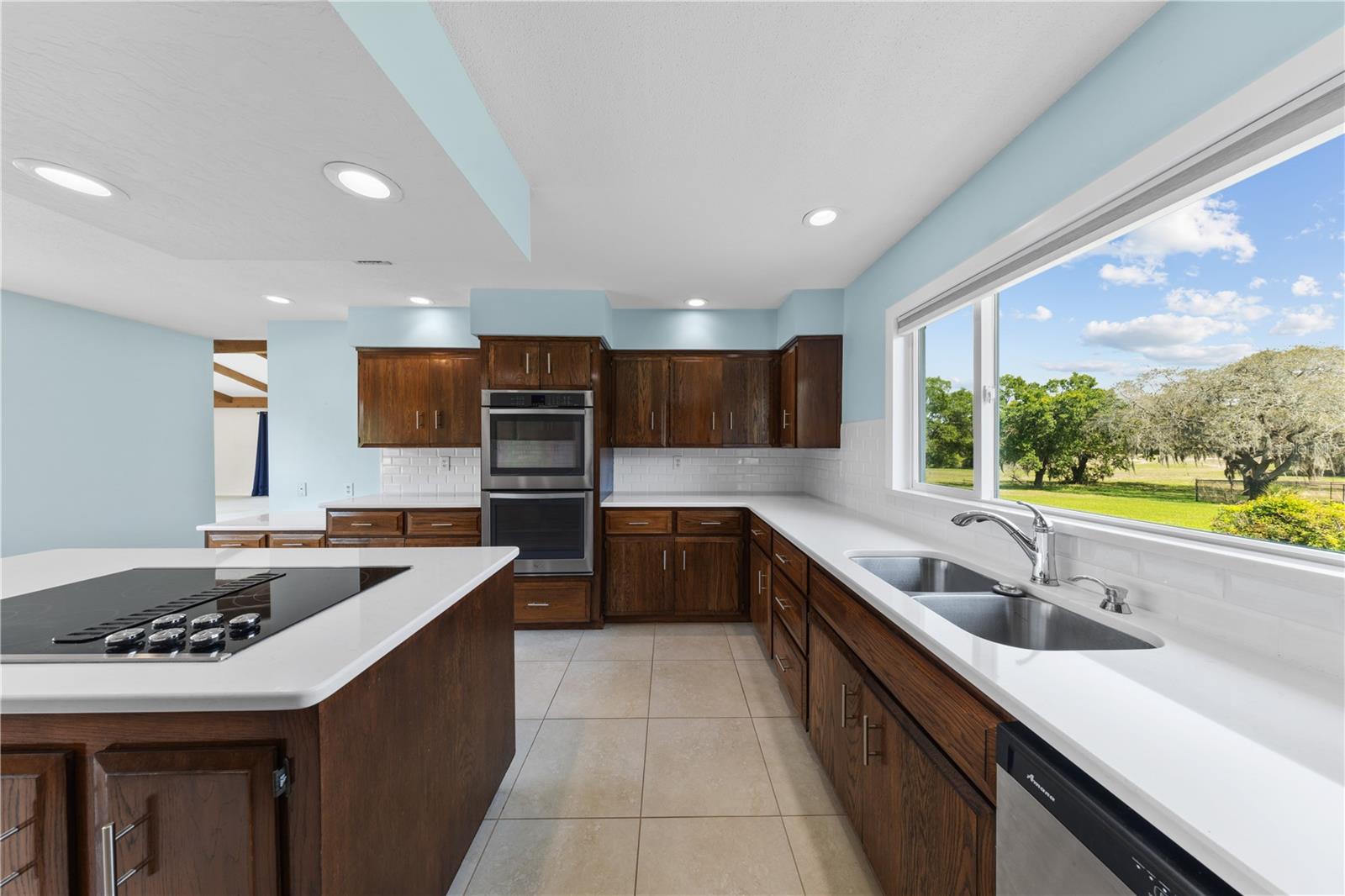 ARROWHEAD LAKE - Residential