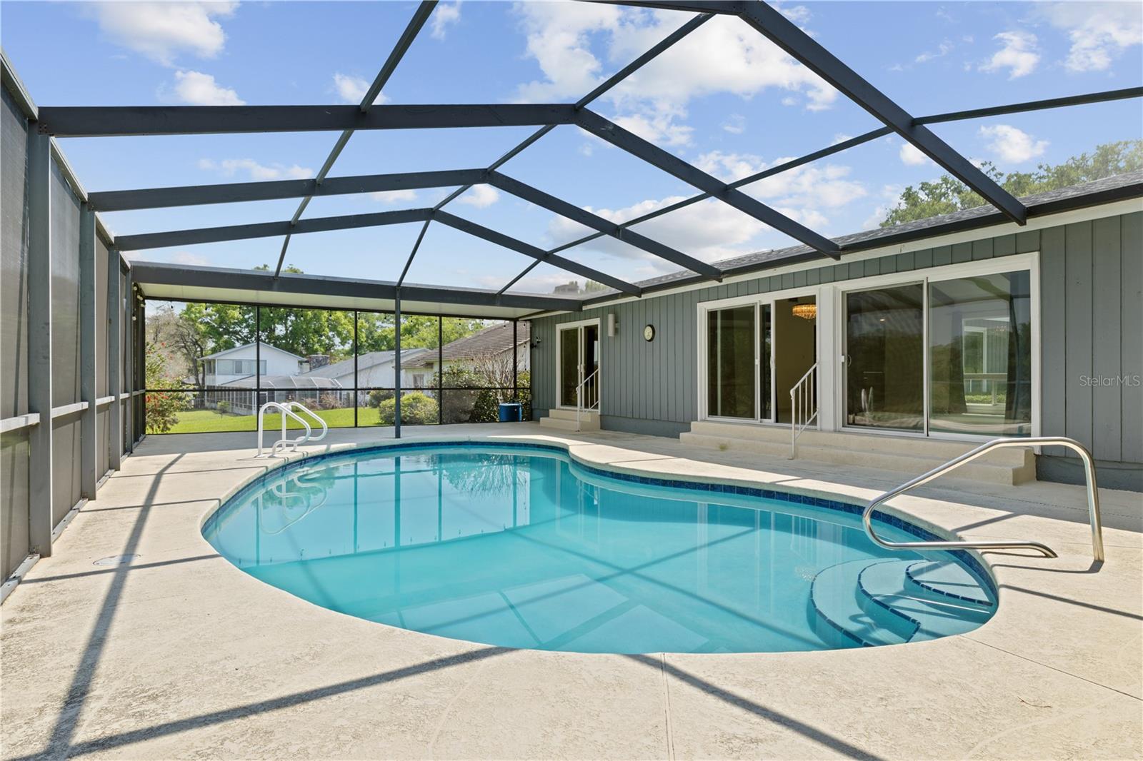 ARROWHEAD LAKE - Residential