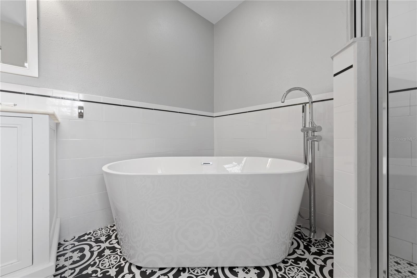 ARROWHEAD LAKE - Residential