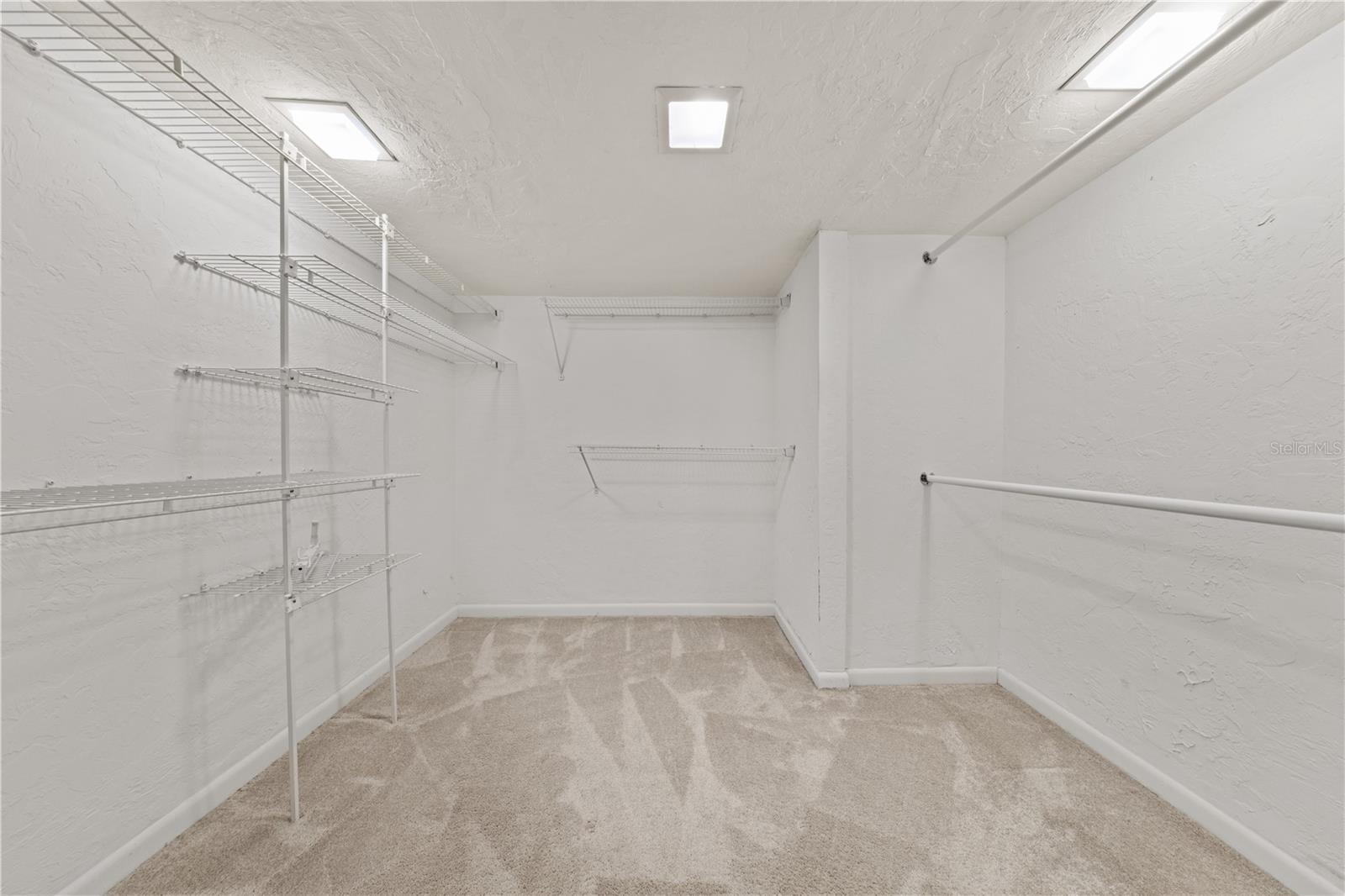 ARROWHEAD LAKE - Residential