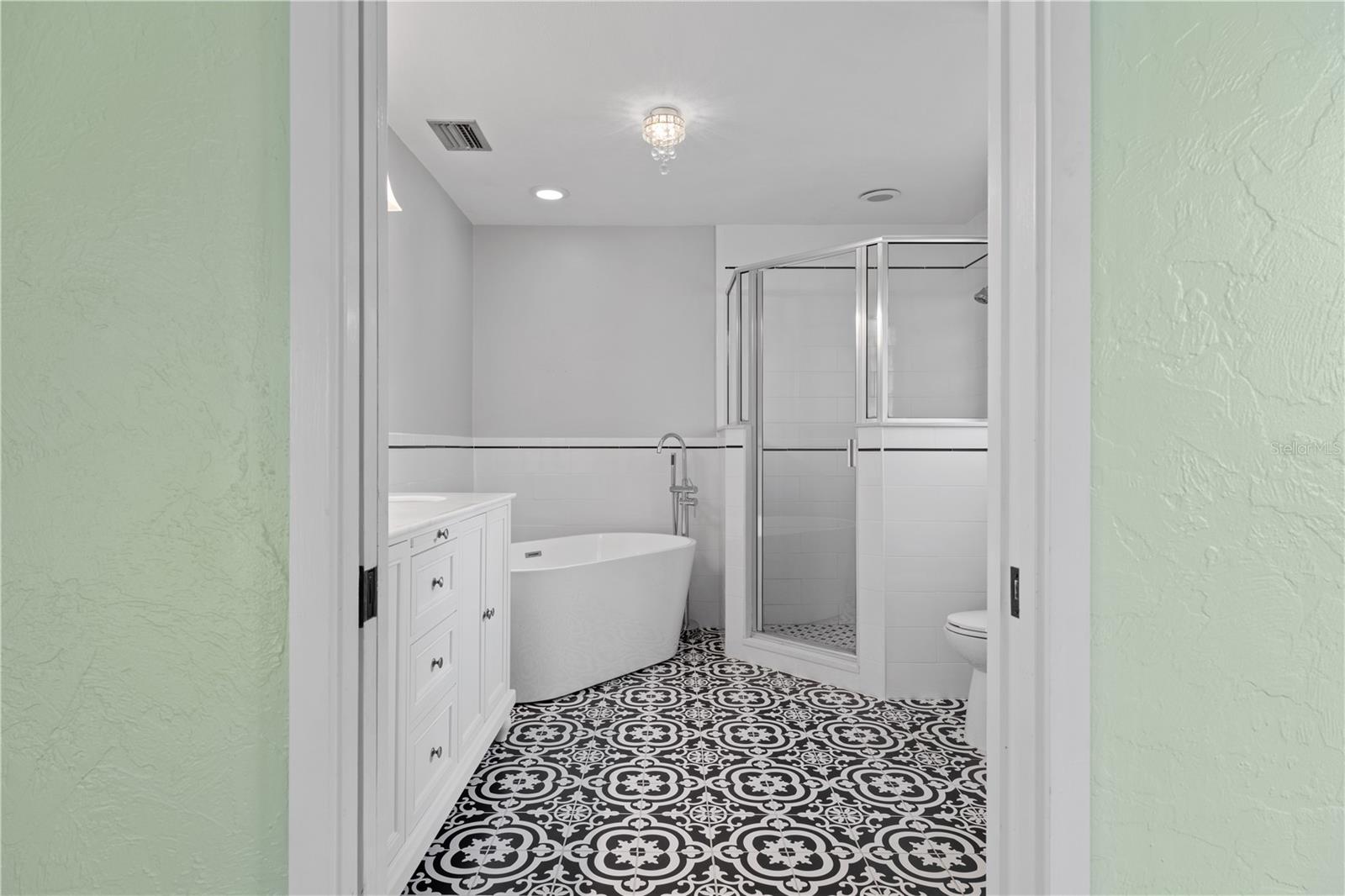 ARROWHEAD LAKE - Residential