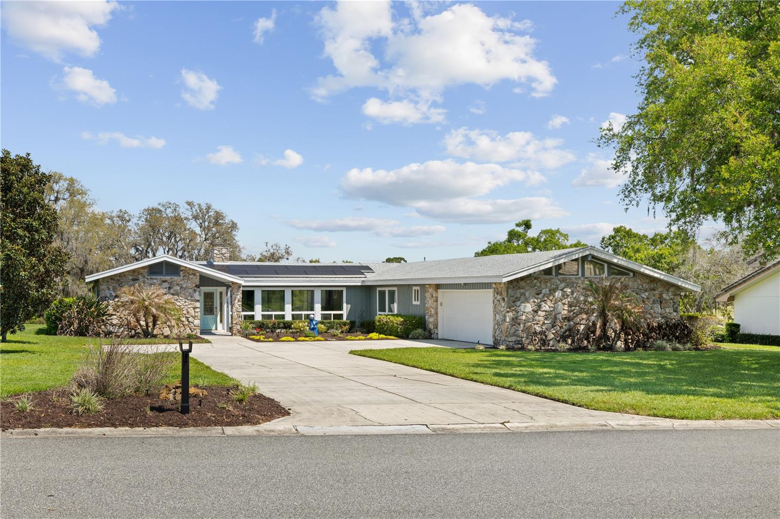 ARROWHEAD LAKE - Residential