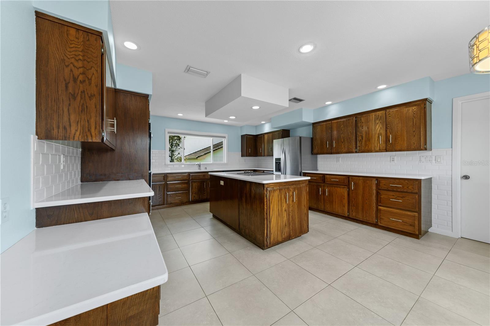 ARROWHEAD LAKE - Residential