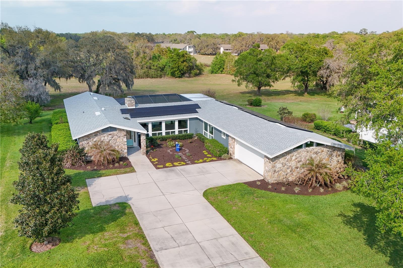 ARROWHEAD LAKE - Residential