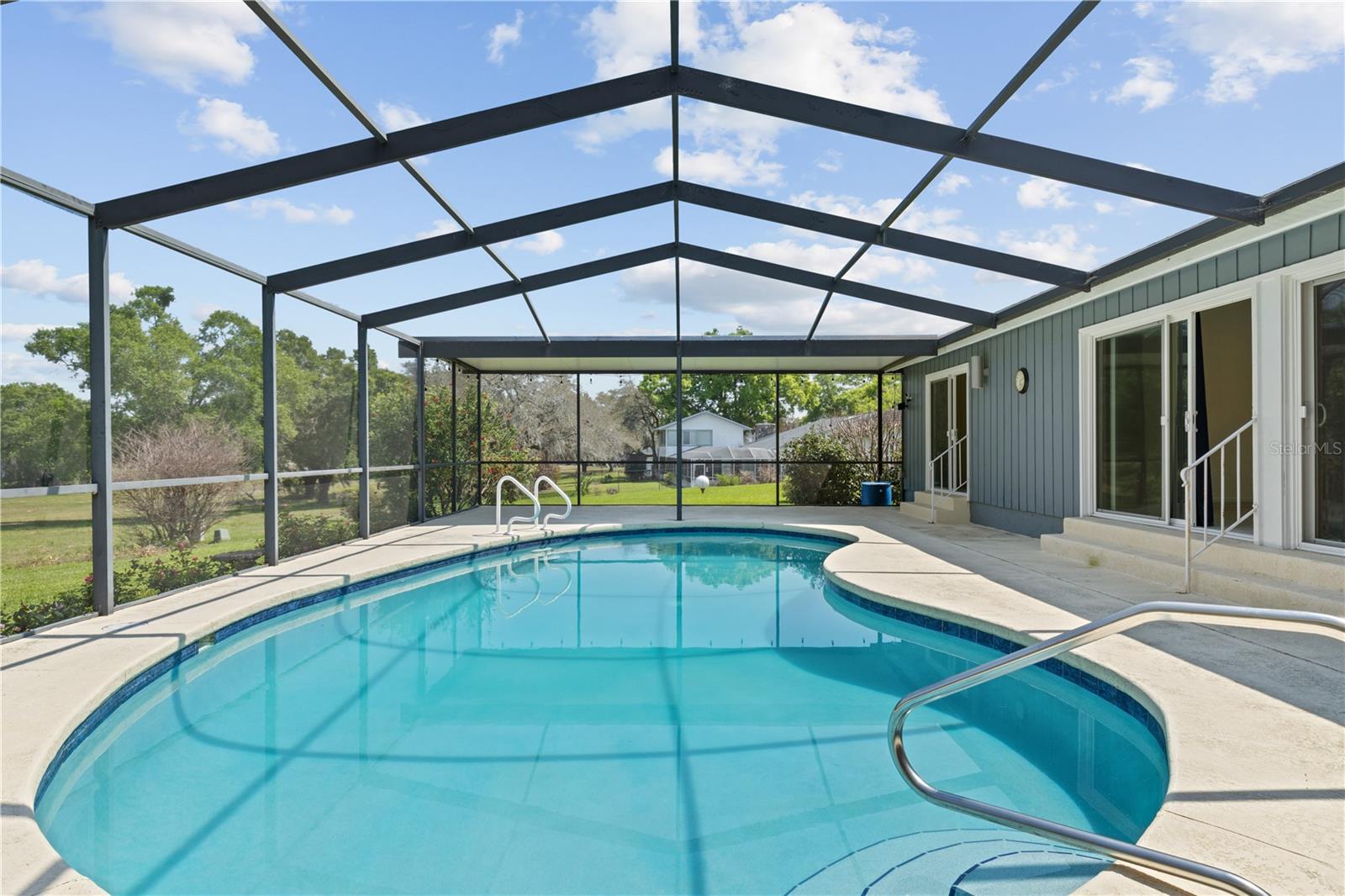 ARROWHEAD LAKE - Residential