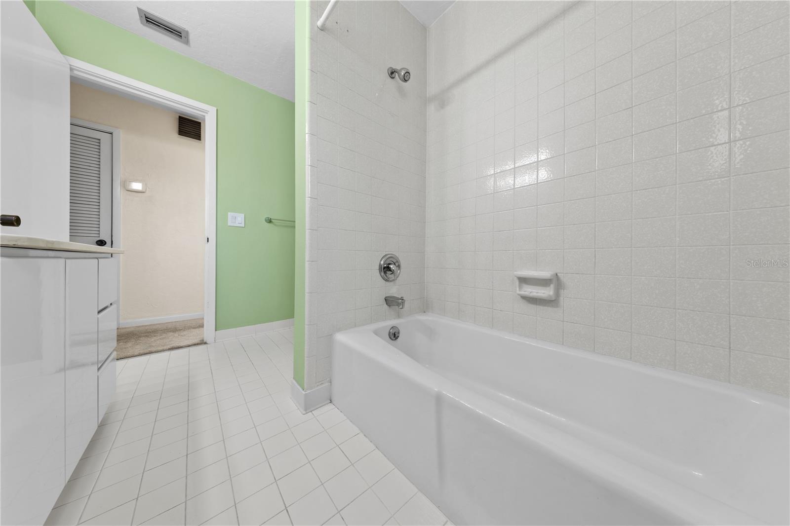 ARROWHEAD LAKE - Residential