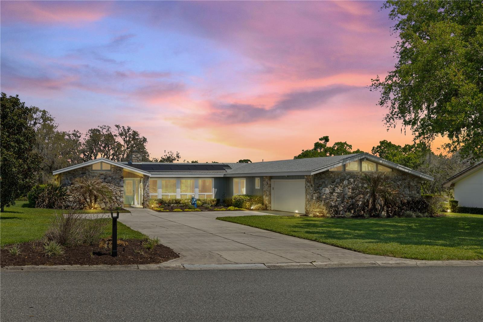 ARROWHEAD LAKE - Residential