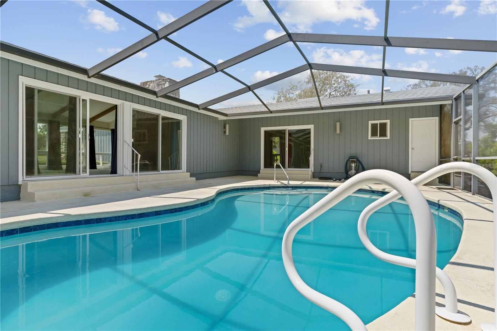 ARROWHEAD LAKE - Residential