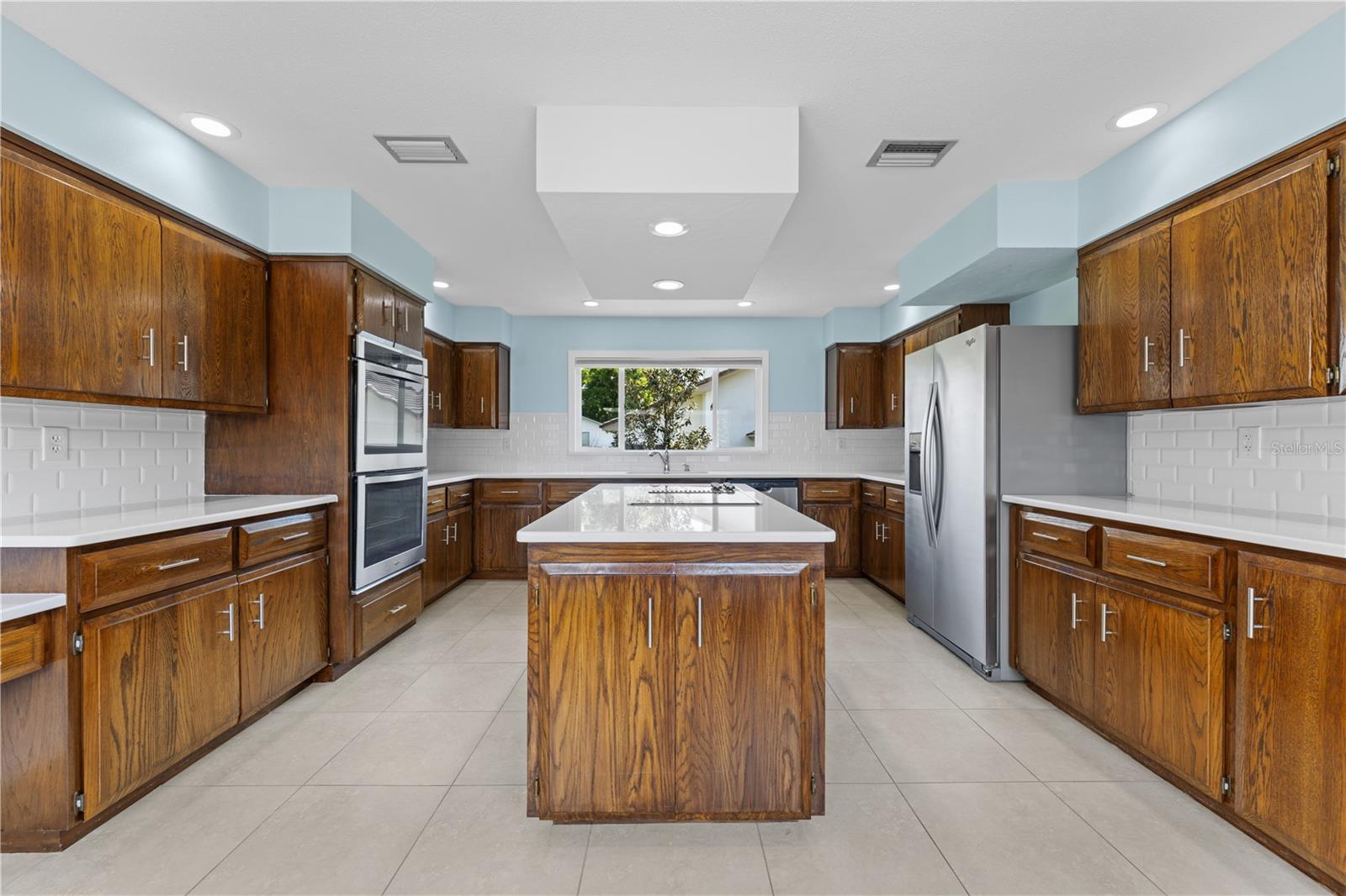 ARROWHEAD LAKE - Residential