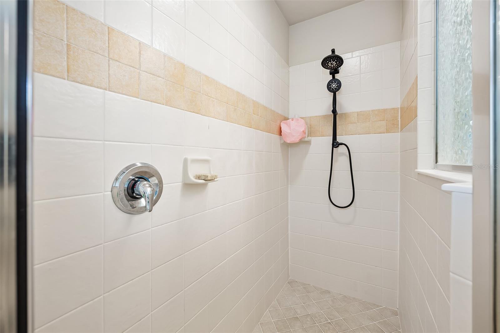 BREAKAWAY TR PH 03 UNIT 2B - Residential