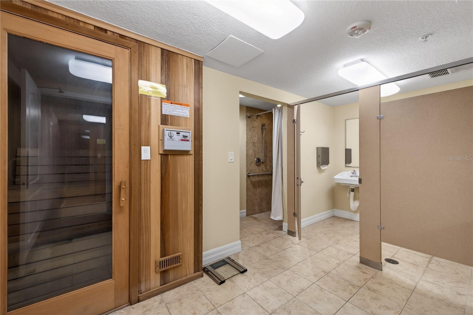 SEAVIEW PLACE - Residential