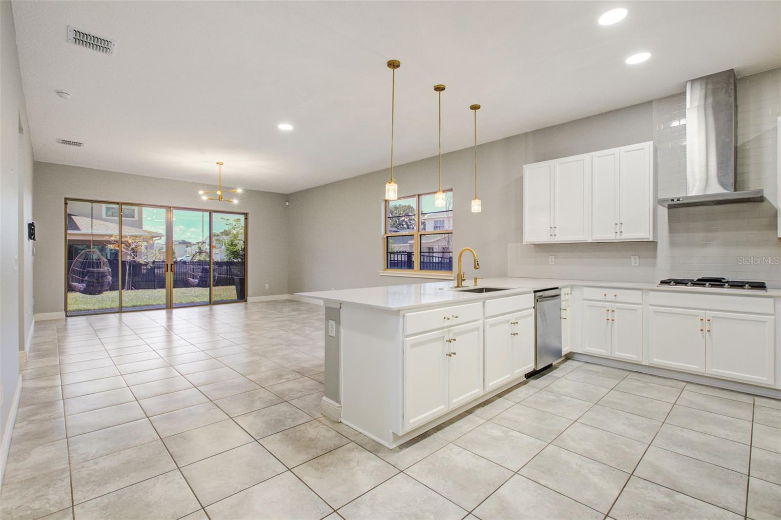 TWIN LAKES PH 8 - Residential