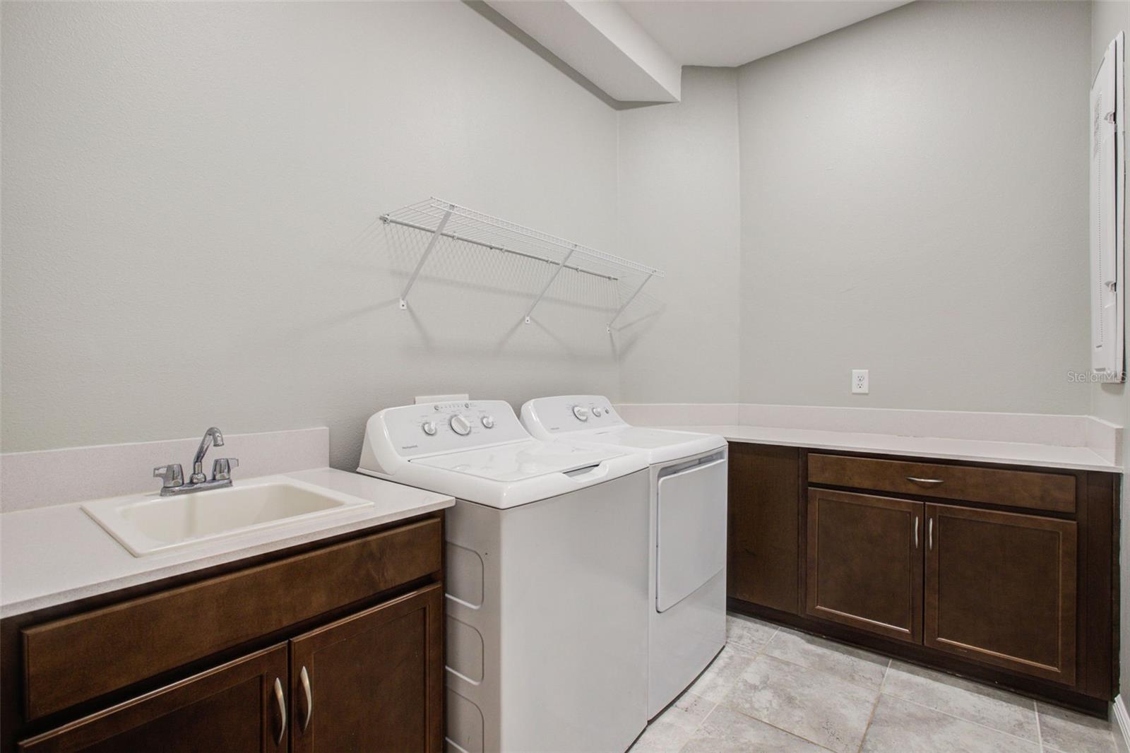 TWIN LAKES PH 8 - Residential